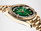 The 18ct gold fake watches have green dials.